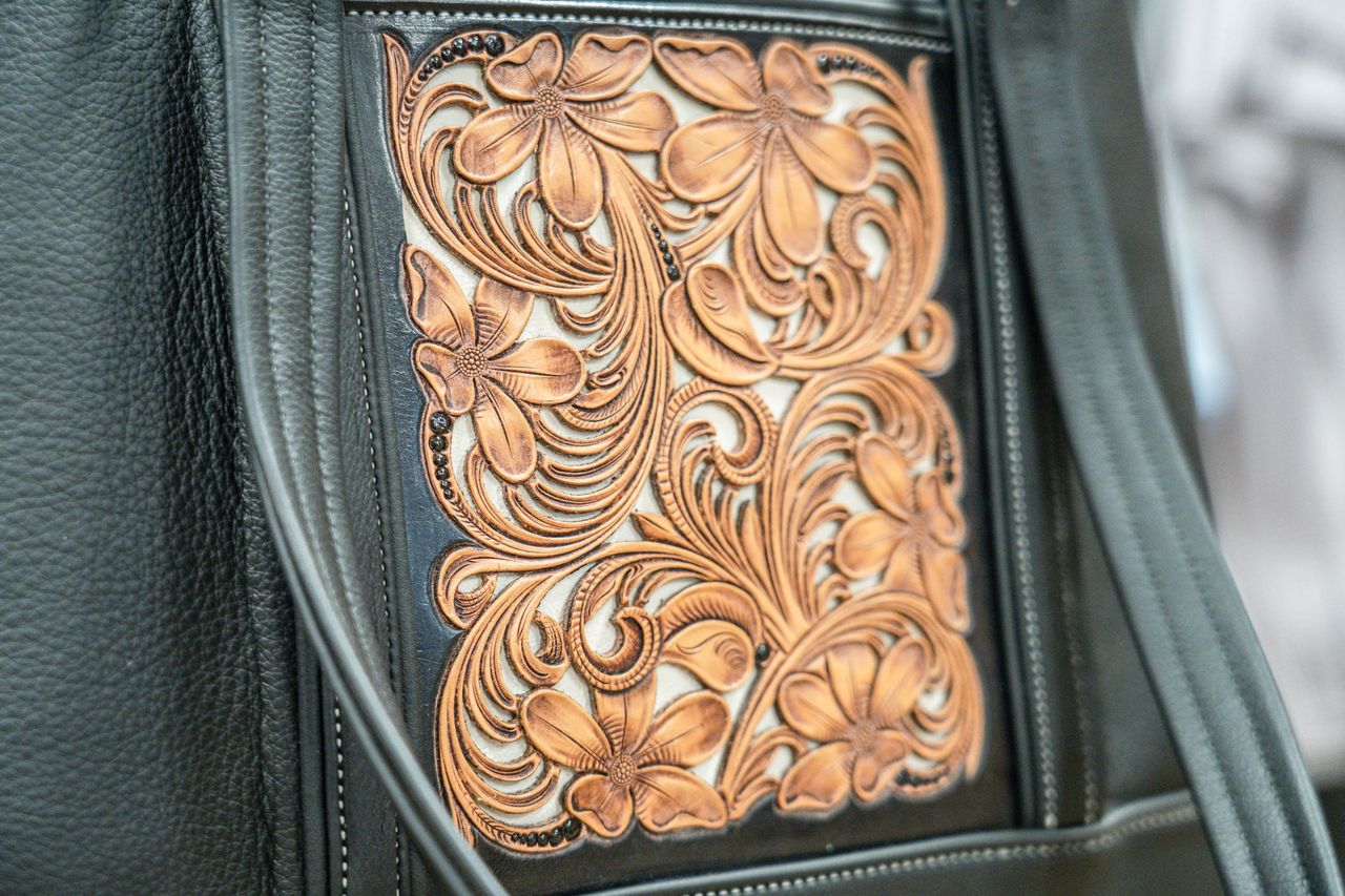 Quanah Style tote in Black and Diamond